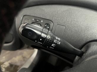 Toyota Yaris Yaris (P1) Hatchback 1.3 16V VVT-i (2SZFE) [64kW]  (04-2002/09-2005) picture 16