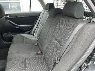 Toyota Avensis Avensis Wagon (T25/B1E) Combi 2.0 16V VVT-i D4 (1AZFSE) [108kW]  (04-2=
003/11-2008) picture 17