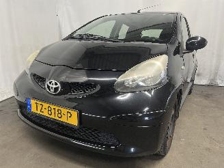 krockskadad bil auto Toyota Aygo Aygo (B10) Hatchback 1.0 12V VVT-i (1KR-FE) [50kW]  (07-2005/05-2014) 2003/9