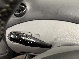 Toyota Yaris Yaris (P1) Hatchback 1.3 16V VVT-i (2SZFE) [63kW]  (08-1999/11-2005) picture 18