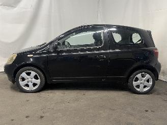 Toyota Yaris Yaris (P1) Hatchback 1.3 16V VVT-i (2SZFE) [63kW]  (08-1999/11-2005) picture 3