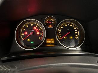 Opel Zafira Zafira (M75) MPV 1.8 16V Ecotec (Z18XER(Euro 4)) [103kW]  (07-2005/04-=
2015) picture 24