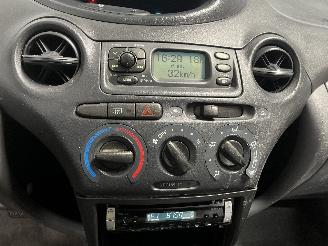 Toyota Yaris Yaris (P1) Hatchback 1.3 16V VVT-i (2SZFE) [64kW]  (04-2002/09-2005) picture 27