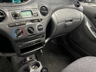 Toyota Yaris Yaris (P1) Hatchback 1.3 16V VVT-i (2SZFE) [63kW]  (08-1999/11-2005) picture 14