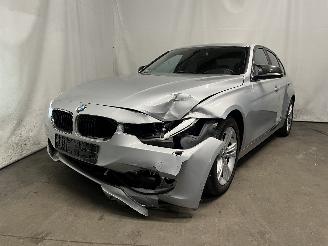 krockskadad bil auto BMW 3-serie 3 serie (F30) Sedan 320i 2.0 16V (N20-B20B) [135kW]  (03-2012/10-2018)= 2012/7