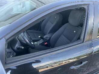 Renault Mégane Megane III Grandtour (KZ) Combi 5-drs 1.2 16V TCE 115 (H5F-400(H5F-A4)=
) [85kW]  (03-2012/02-2016) picture 12