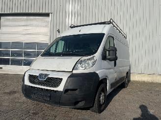 krockskadad bil auto Peugeot Boxer Boxer (U9) Bus 2.2 HDi 130 (22DT(4HH)) [96kW]  (03-2011/...) 2012/5