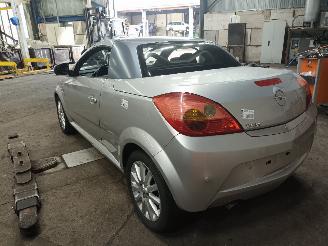 Opel Tigra Tigra Twin Top Cabrio 1.4 16V (Z14XEP(Euro 4)) [66kW]  (06-2004/12-201=
0) picture 4