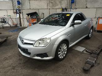 Vrakbiler auto Opel Tigra Tigra Twin Top Cabrio 1.4 16V (Z14XEP(Euro 4)) [66kW]  (06-2004/12-201=
0) 2005/5