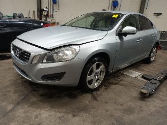 Vrakbiler auto Volvo S-60 S60 II (FS) Sedan 2.0 D3 20V (D5204T2) [120kW]  (04-2010/12-2014) 2011