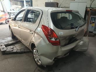 Hyundai I-20 i20 Hatchback 1.2i 16V (G4LA) [57kW]  (09-2008/12-2012) picture 4
