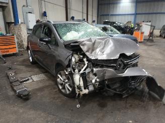 Renault Clio Clio IV Estate/Grandtour (7R) Combi 5-drs 0.9 Energy TCE 90 12V (H4B-4=
08(H4B-B4)) [66kW]  (01-2013/08-2021) picture 2