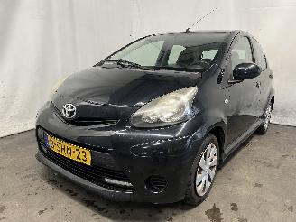 krockskadad bil auto Toyota Aygo Aygo (B10) Hatchback 1.0 12V VVT-i (1KR-FE) [50kW]  (07-2005/05-2014) 2013/10