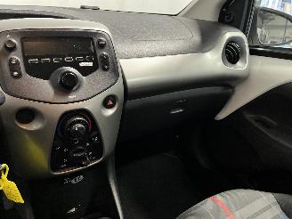 Peugeot 108 108 Hatchback 1.0 12V (1KRFE(CFB)) [51kW]  (05-2014/...) picture 21