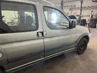 Peugeot Partner Partner Combispace MPV 1.6 16V (TU5JP4(NFU)) [80kW]  (07-2001/03-2008)= picture 8