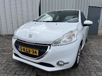skadebil auto Peugeot 208 208 I (CA/CC/CK/CL) Hatchback 1.2 Vti 12V PureTech 82 (EB2F(HMZ)) [60k=
W]  (03-2012/12-2019) 2013/4