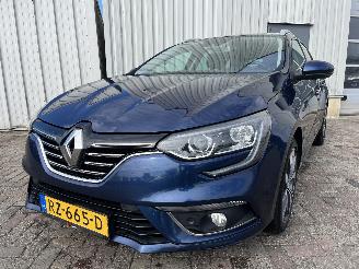Unfallwagen Renault Mégane Megane IV Estate (RFBK) Combi 5-drs 1.2 Energy TCE 130 (H5F-408(H5F-F4=
)) [97kW]  (04-2016/...) 2018/2