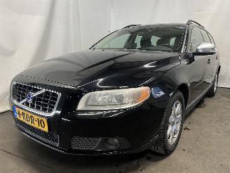 Vaurioauto  passenger cars Volvo V-70 V70 (BW) Combi 2.4 D 20V (D5244T5) [120kW]  (04-2007/12-2010) 2009/3
