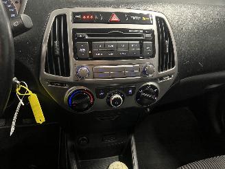 Hyundai I-20 i20 Hatchback 1.2i 16V (G4LA) [63kW]  (03-2012/12-2015) picture 18