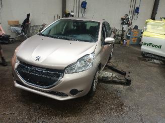 Auto da rottamare Peugeot 208 208 I (CA/CC/CK/CL) Hatchback 1.0 Vti 12V PureTech (EB0(ZMZ)) [50kW]  =
(03-2012/12-2019) 2013/4
