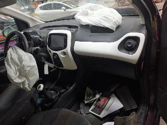 Peugeot 108 108 Hatchback 1.0 12V (1KRFE(CFB)) [51kW]  (05-2014/...) picture 5