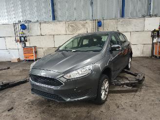 demontáž osobní automobily Ford Focus Focus 3 Hatchback 1.0 Ti-VCT EcoBoost 12V 100 (M2DC) [74kW]  (02-2012/=
05-2018) 2015/3