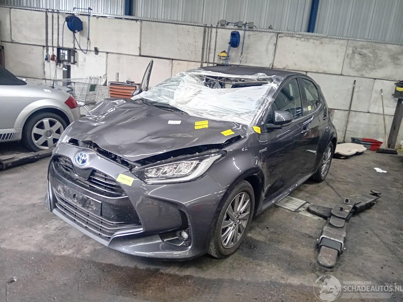 Toyota Yaris Yaris IV (P21/PA1/PH1) Hatchback 1.5 12V Hybrid 115 (M15AFXE) [85kW]  =
(02-2020/...)