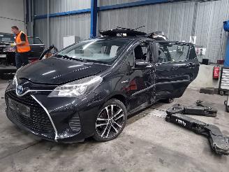 Uttjänta bilar auto Toyota Yaris Yaris III (P13) Hatchback 1.5 16V Hybrid (1NZ-FXE) [74kW]  (03-2012/09=
-2020) 2015/9
