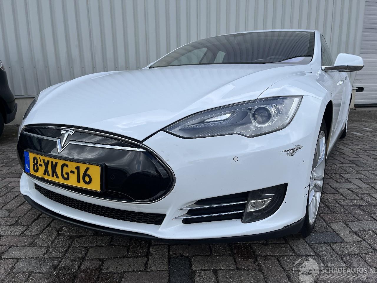 Tesla Model S Model S Liftback 85 (L1S) [270kW]  (09-2012/02-2016)