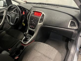 Opel Astra Astra J Sports Tourer (PD8/PE8/PF8) Combi 1.4 16V ecoFLEX (A14XER(Euro=
 5)) [74kW]  (10-2010/10-2015) picture 9