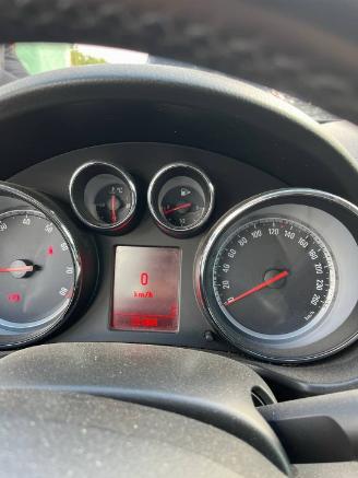 Vaurioauto  passenger cars Opel Insignia Insignia Sedan 1.8 16V Ecotec (A18XER(Euro 5)) [103kW]  (07-2008/03-20=
17) 2009/4