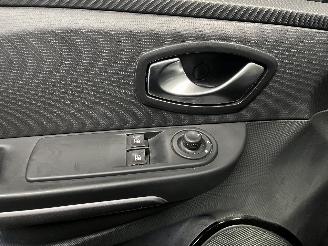 Renault Clio Clio IV Estate/Grandtour (7R) Combi 5-drs 0.9 Energy TCE 90 12V (H4B-4=
00(H4B-A4)) [66kW]  (01-2013/08-2021) picture 21