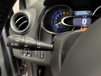 Renault Clio Clio IV Estate/Grandtour (7R) Combi 5-drs 0.9 Energy TCE 90 12V (H4B-4=
00(H4B-A4)) [66kW]  (01-2013/08-2021) picture 19