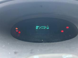 Toyota Yaris Yaris (P1) Hatchback 1.0 16V VVT-i (1SZFE) [48kW]  (03-2003/09-2005) picture 2