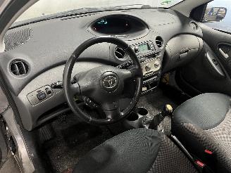 Toyota Yaris Yaris (P1) Hatchback 1.0 16V VVT-i (1SZFE) [48kW]  (03-2003/09-2005) picture 19