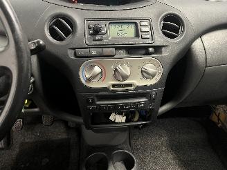 Toyota Yaris Yaris (P1) Hatchback 1.0 16V VVT-i (1SZFE) [48kW]  (03-2003/09-2005) picture 21