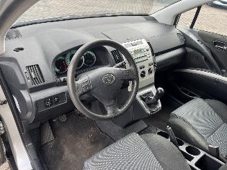 Toyota Corolla Corolla Verso (R10/11) MPV 1.6 16V VVT-i (3ZZFE) [81kW]  (04-2004/03-2=
009) picture 16
