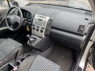 Toyota Corolla Corolla Verso (R10/11) MPV 1.6 16V VVT-i (3ZZFE) [81kW]  (04-2004/03-2=
009) picture 13
