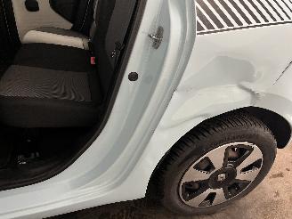 Renault Twingo Twingo III (AH) Hatchback 5-drs 1.0 SCe 70 12V (H4D-400(H4D-A4)) [52kW=
]  (09-2014/04-2019) picture 12