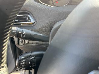 Peugeot 308 308 (L3/L8/LB/LH/LP) Hatchback 5-drs 1.2 12V VTi PureTech 82 (EB2F(HMZ=
)) [60kW]  (09-2013/06-2021) picture 22