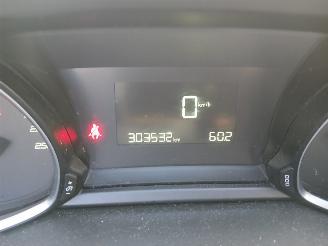 Peugeot 308 308 (L3/L8/LB/LH/LP) Hatchback 5-drs 1.2 12V VTi PureTech 82 (EB2F(HMZ=
)) [60kW]  (09-2013/06-2021) picture 2