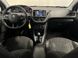 Peugeot 208 208 I (CA/CC/CK/CL) Hatchback 1.2 Vti 12V PureTech 82 (EB2F(HMZ)) [60k=
W]  (03-2012/12-2019) picture 17
