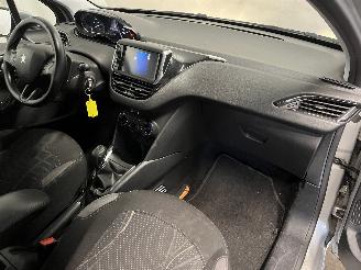Peugeot 208 208 I (CA/CC/CK/CL) Hatchback 1.2 Vti 12V PureTech 82 (EB2F(HMZ)) [60k=
W]  (03-2012/12-2019) picture 15