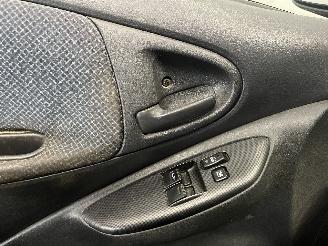 Toyota Yaris Yaris (P1) Hatchback 1.3 16V VVT-i (2SZFE) [64kW]  (04-2002/09-2005) picture 21