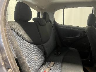 Toyota Yaris Yaris (P1) Hatchback 1.3 16V VVT-i (2SZFE) [64kW]  (04-2002/09-2005) picture 12