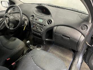 Toyota Yaris Yaris (P1) Hatchback 1.3 16V VVT-i (2SZFE) [64kW]  (04-2002/09-2005) picture 11