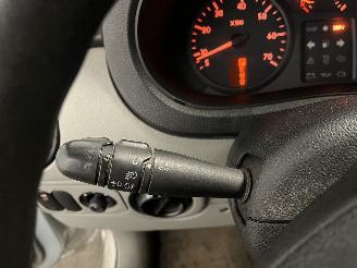 Renault Kangoo Kangoo (KC) MPV 1.6 16V (K4M-752) [70kW]  (06-2001/01-2008) picture 17