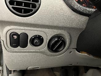 Renault Kangoo Kangoo (KC) MPV 1.6 16V (K4M-752) [70kW]  (06-2001/01-2008) picture 18