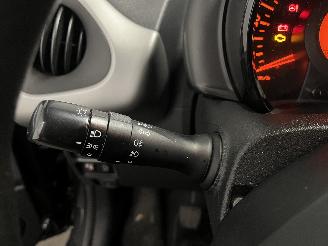 Peugeot 108 108 Hatchback 1.0 12V (1KRFE(CFB)) [51kW]  (05-2014/...) picture 21