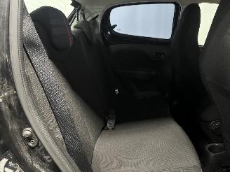 Peugeot 108 108 Hatchback 1.0 12V (1KRFE(CFB)) [51kW]  (05-2014/...) picture 14
